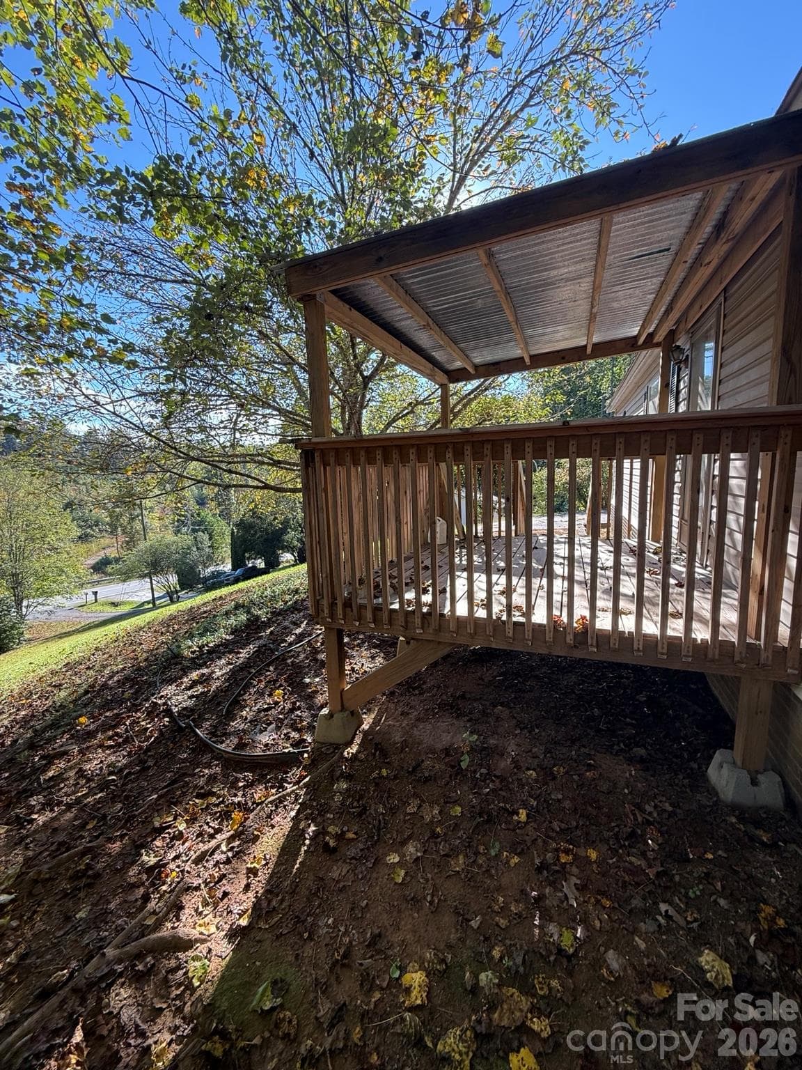 Front Porch - 1516 Abington Road, Lenoir