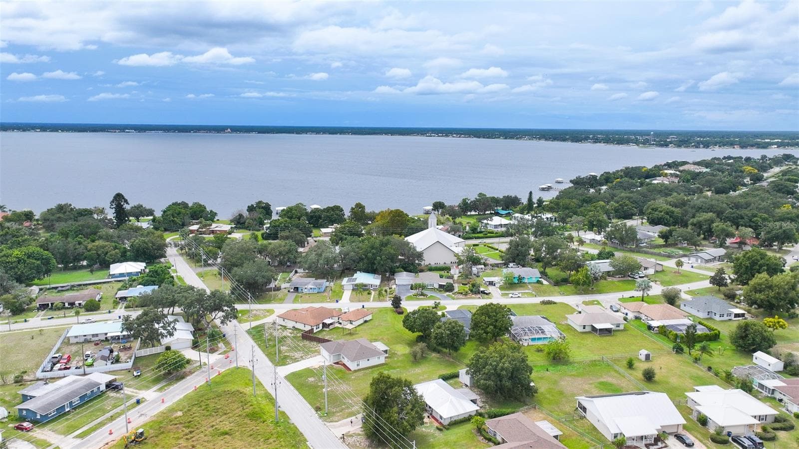 Single Family Residence at 1420 HIAWATHA AVE, SEBRING, photo 9 of 42