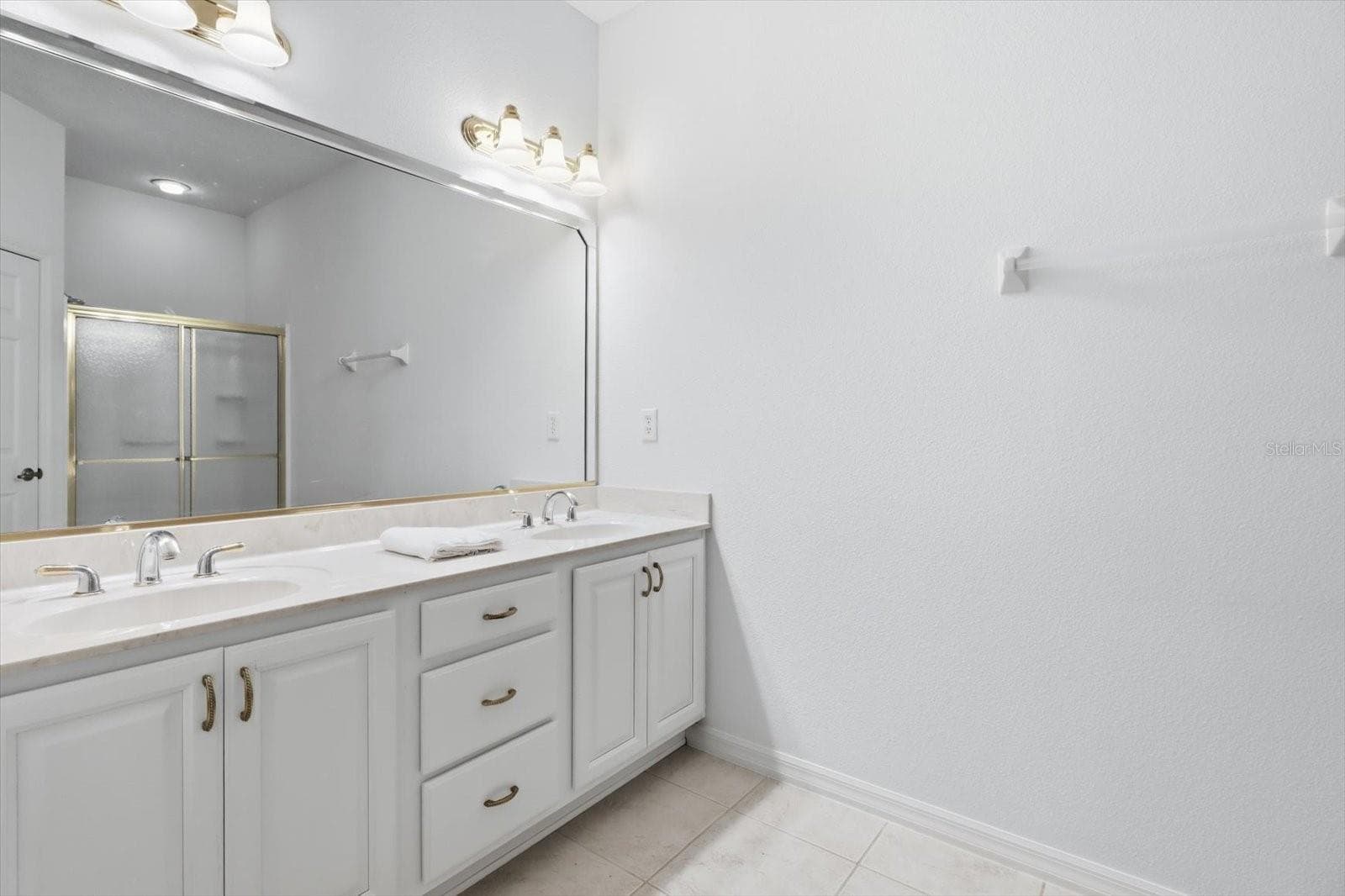 Primary Bath with moen fixtures - 8368 SW 79TH CIR, OCALA