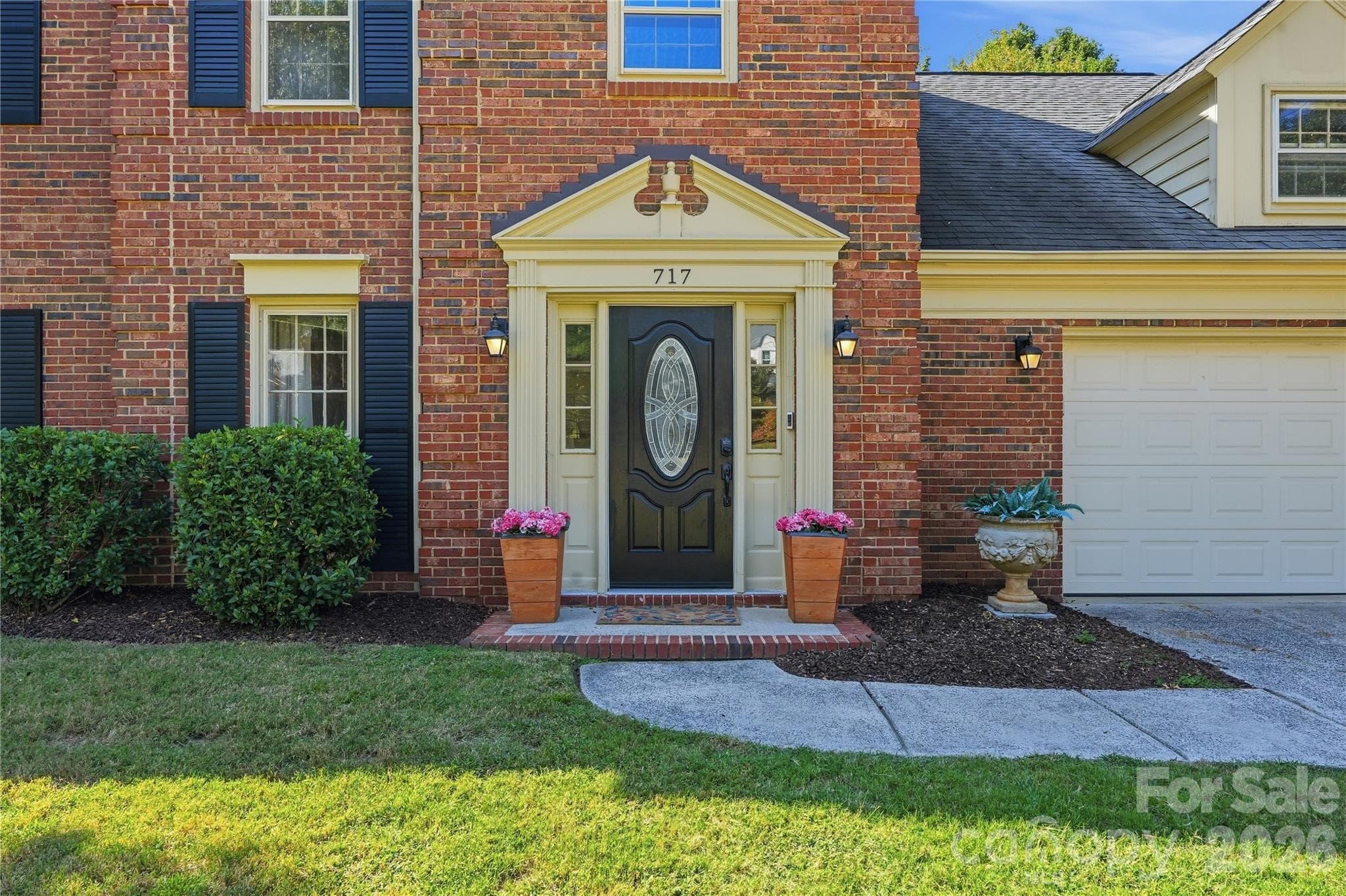 Welcoming front entrance - 717 Fredricksburg Road, Matthews