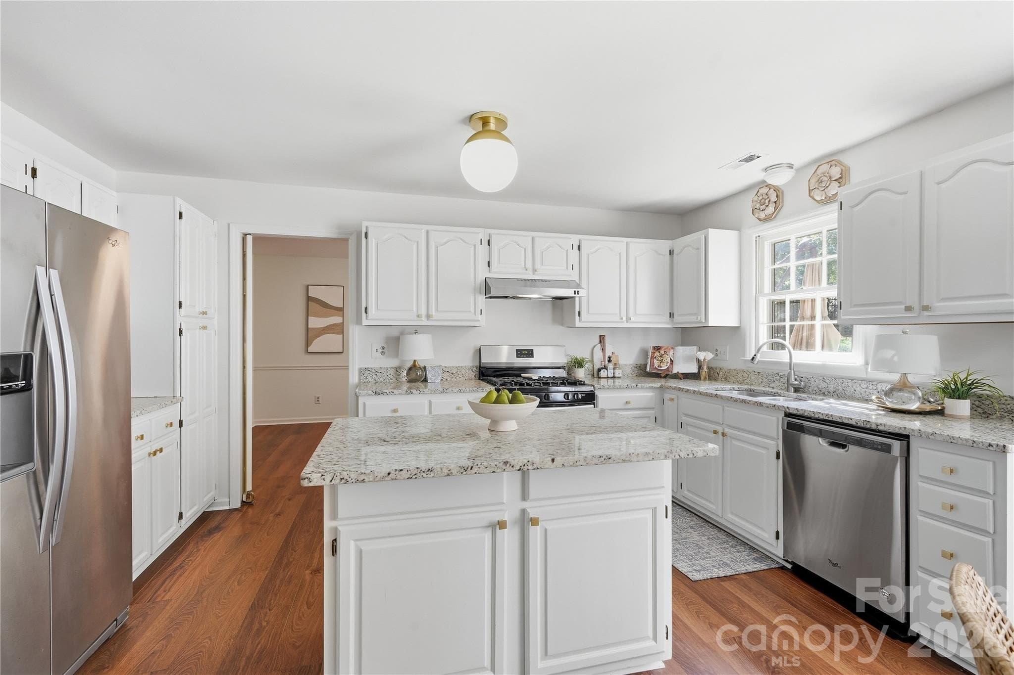 Kitchen island for extra prep space and storage - 717 Fredricksburg Road, Matthews