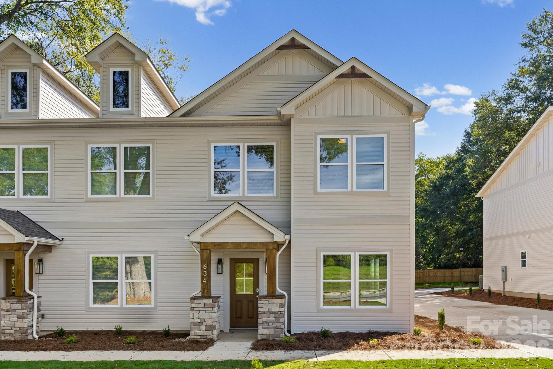634 N Modena Street