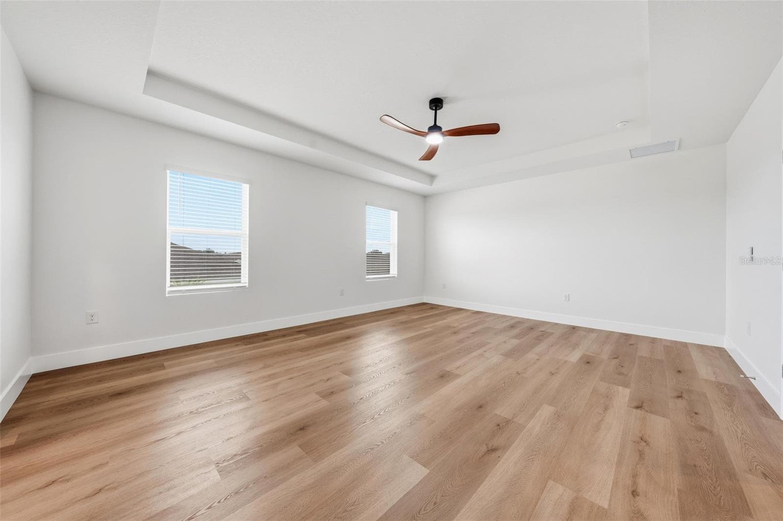 Spacious primary bedroom with tray ceiling - 5839 SW 86TH ST, OCALA