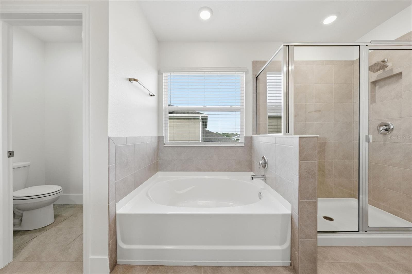 Primary bath with soaking tub and walk-in shower - 5839 SW 86TH ST, OCALA