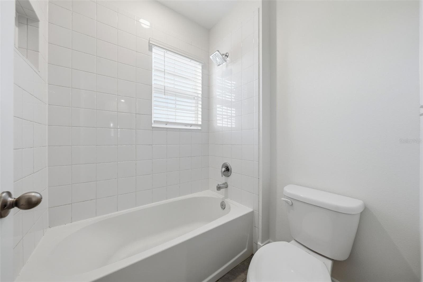 Upstairs jack and jill full bath - 5839 SW 86TH ST, OCALA