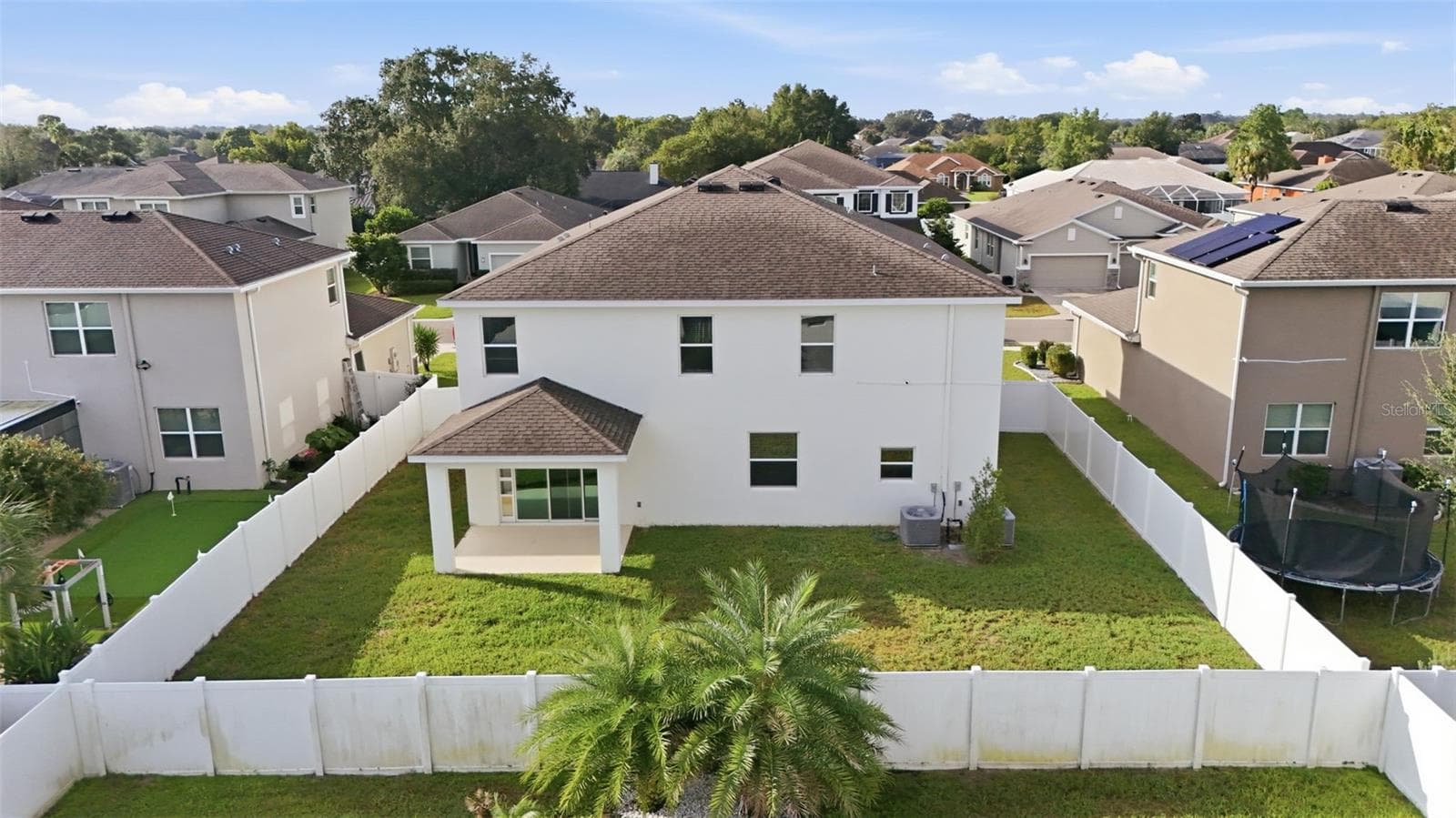 Fully fenced backyard. Perfect for families or pets - 5839 SW 86TH ST, OCALA