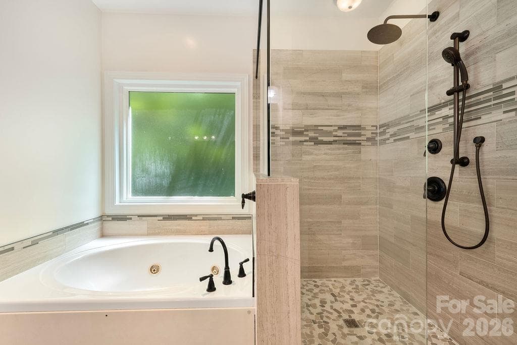 Single Family Residence at 10846 Tyler Brook Lane, Mint Hill, photo 15 of 32