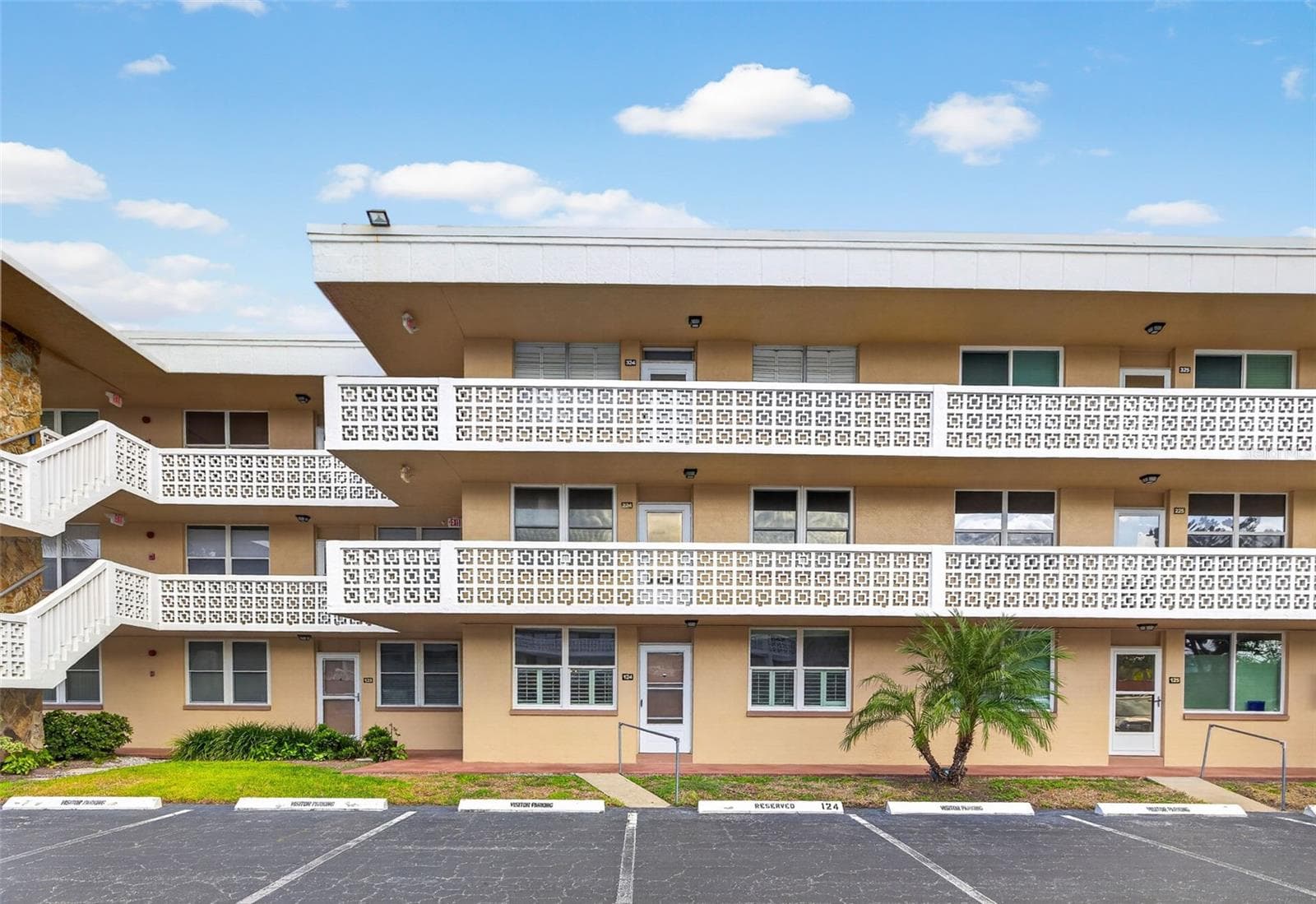 Condominium at 4915 BAY ST NE #124, ST PETERSBURG, photo 2 of 23