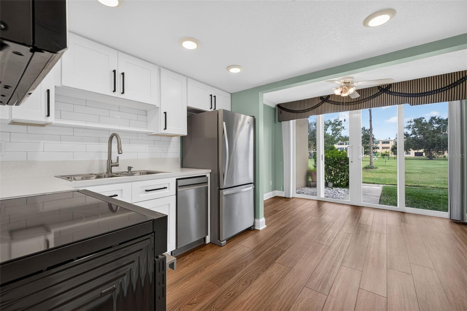 Condominium at 4915 BAY ST NE #124, ST PETERSBURG, photo 6 of 23