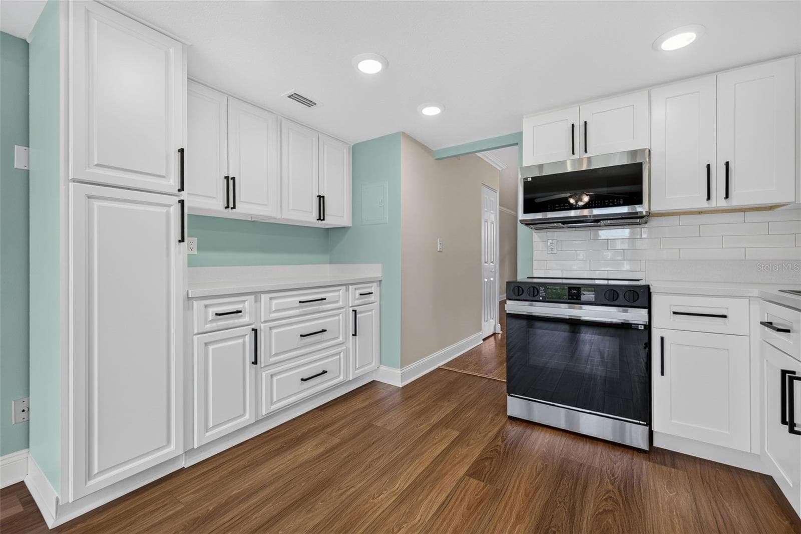 Condominium at 4915 BAY ST NE #124, ST PETERSBURG, photo 9 of 23