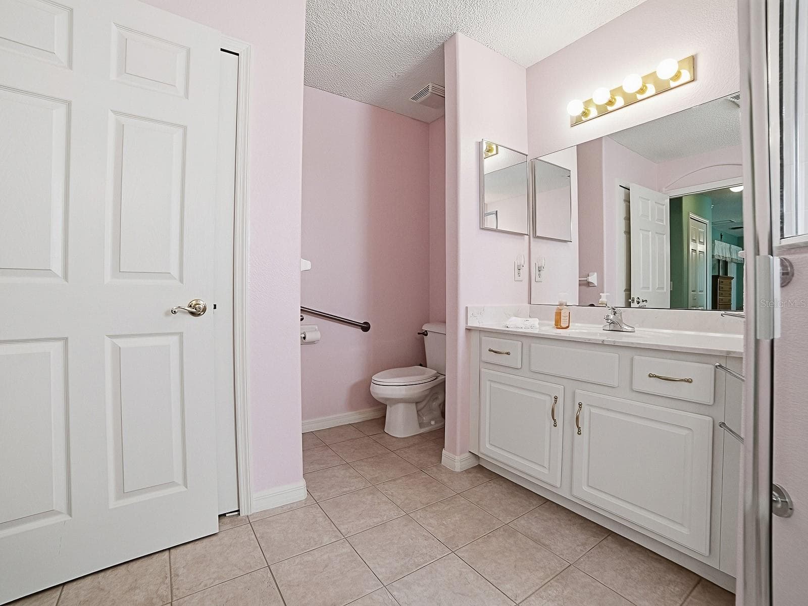WATER CLOSET - 1040 EAGLES LNDG, LEESBURG
