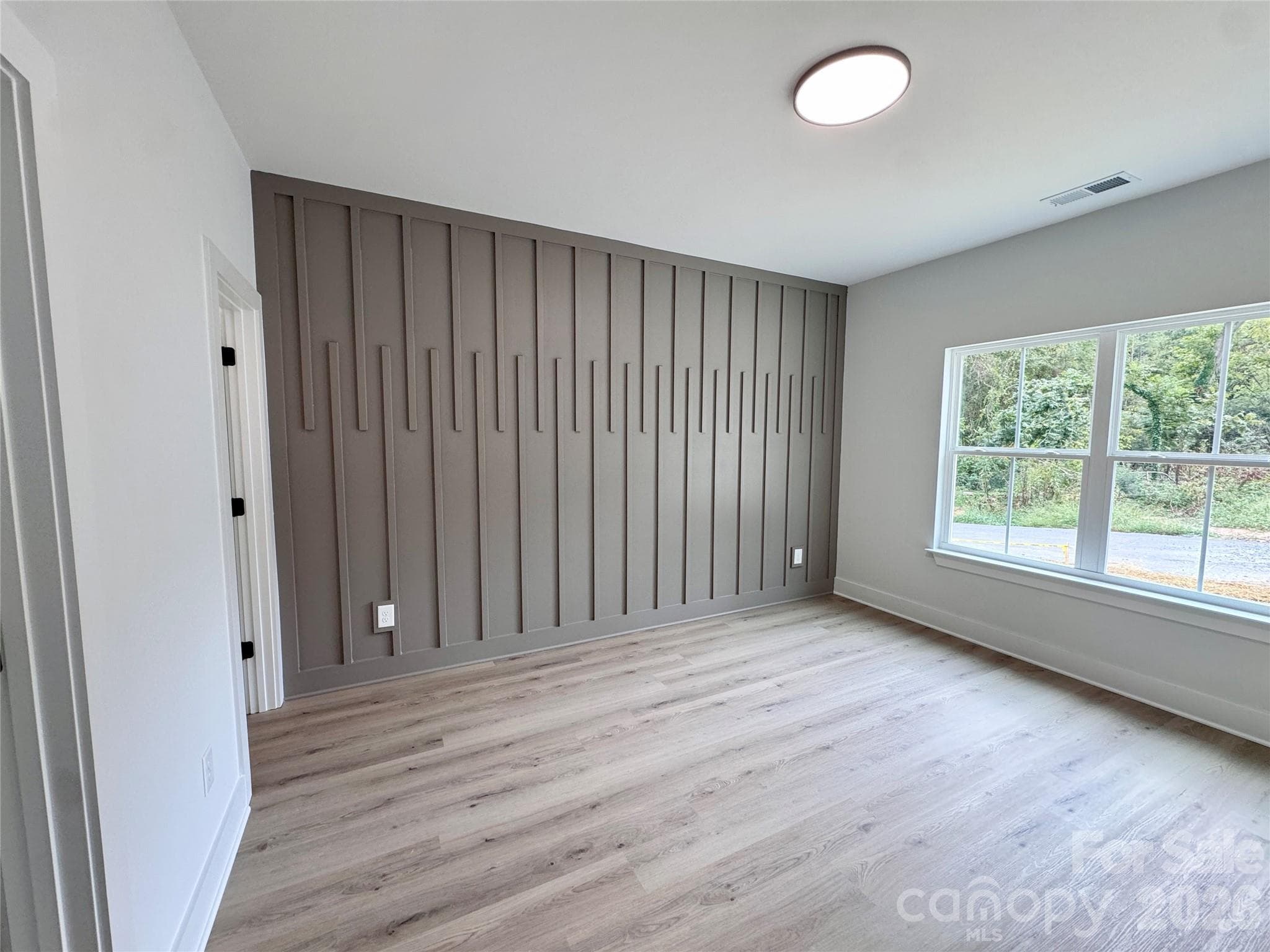 Single Family Residence at 606 E Robinson Street, Dallas, photo 7 of 17