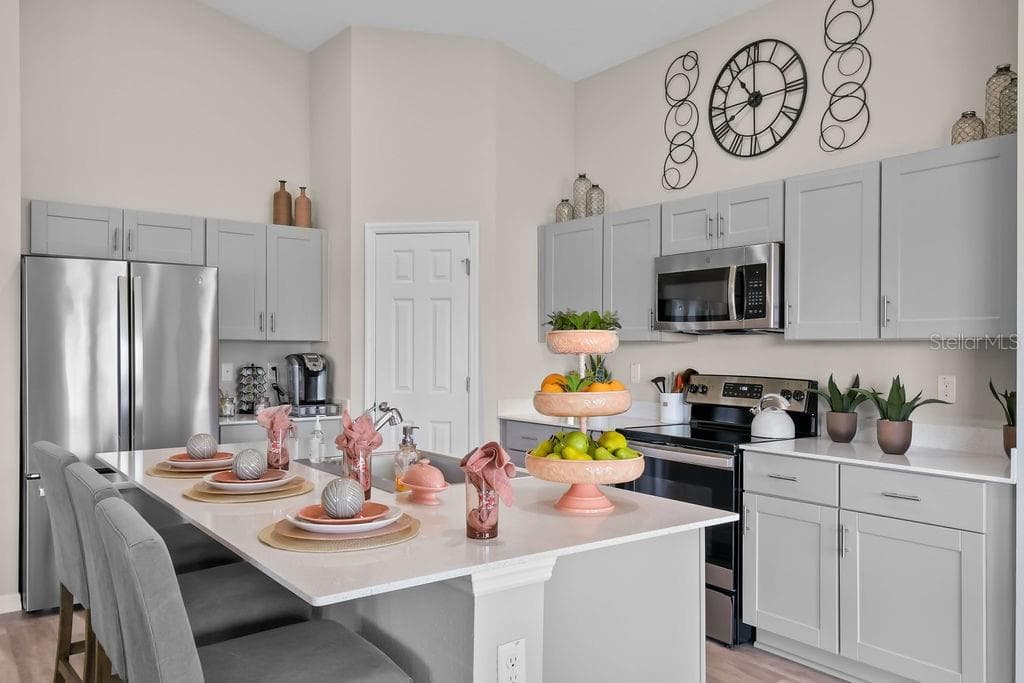 Beautiful kitchen featuring a large pantry and plenty of cabinet storage. - 5945 SLATE ROCK DR, LAKELAND