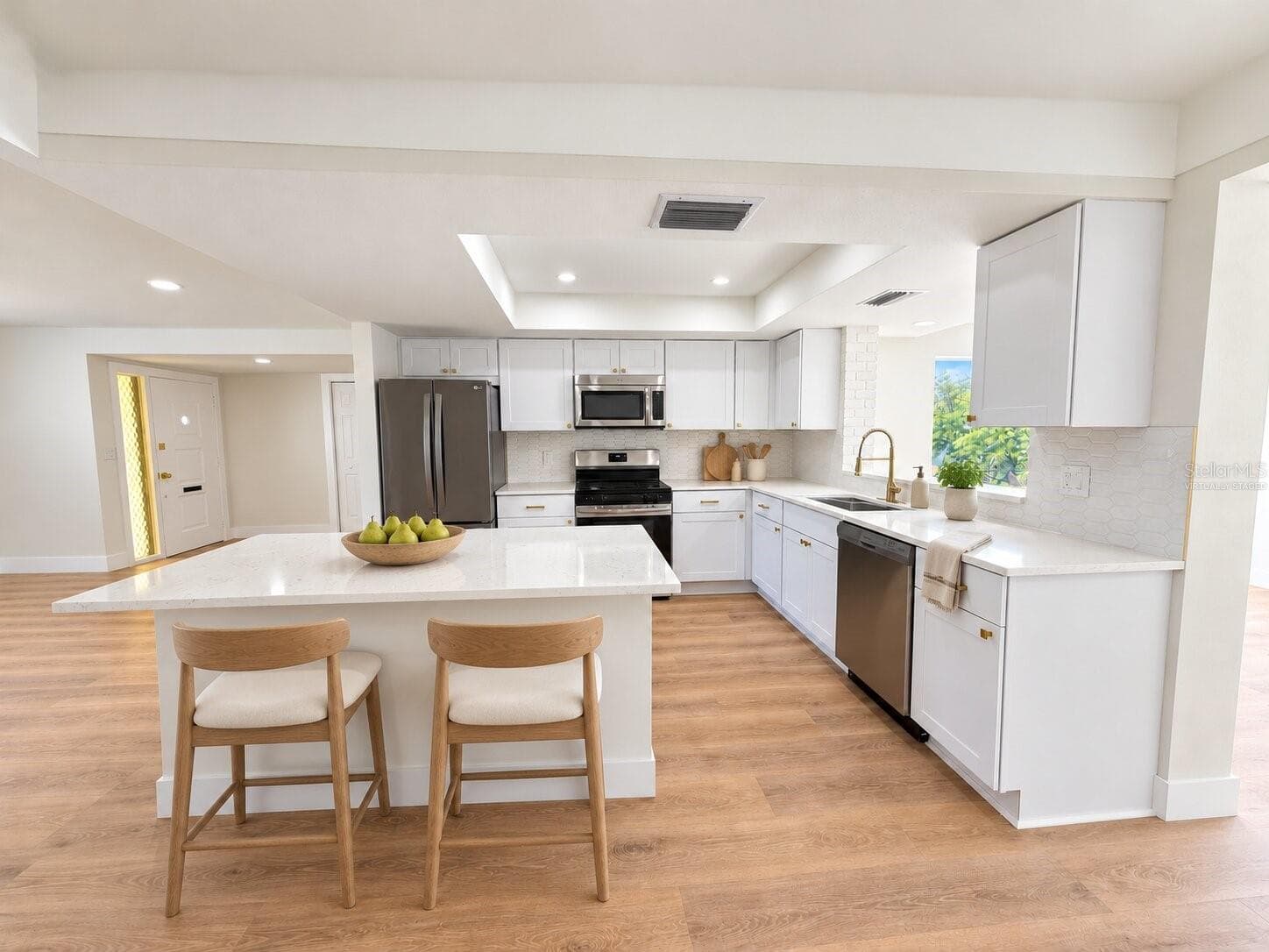 Virtually Staged - 1546 66TH AVE S, ST PETERSBURG