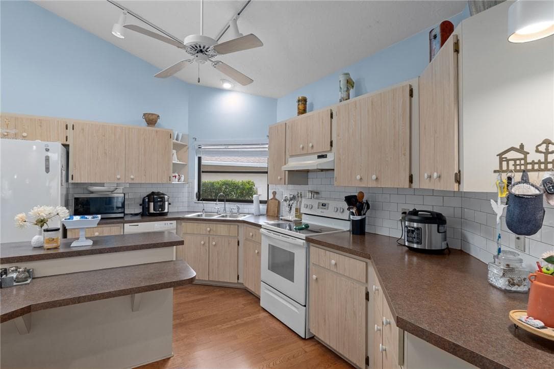 Single Family Residence at 1 Medinah DR W, HOMOSASSA FL 34446, photo 20 of 56