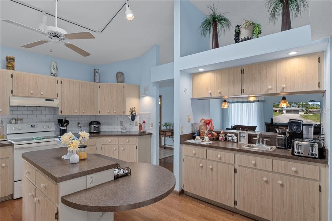 Single Family Residence at 1 Medinah DR W, HOMOSASSA FL 34446, photo 23 of 56