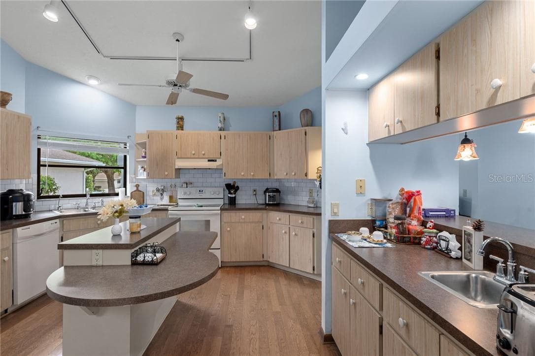 Single Family Residence at 1 Medinah DR W, HOMOSASSA FL 34446, photo 25 of 56