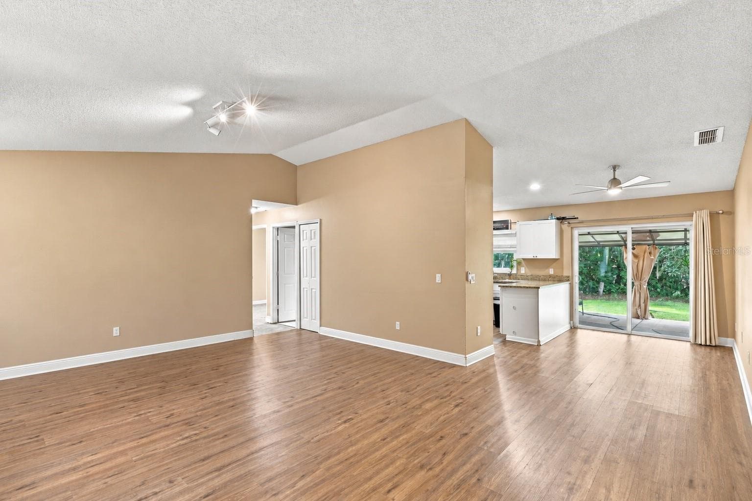 Great room with access to kitchen and patio access. - 2992 INCA CT, DELTONA
