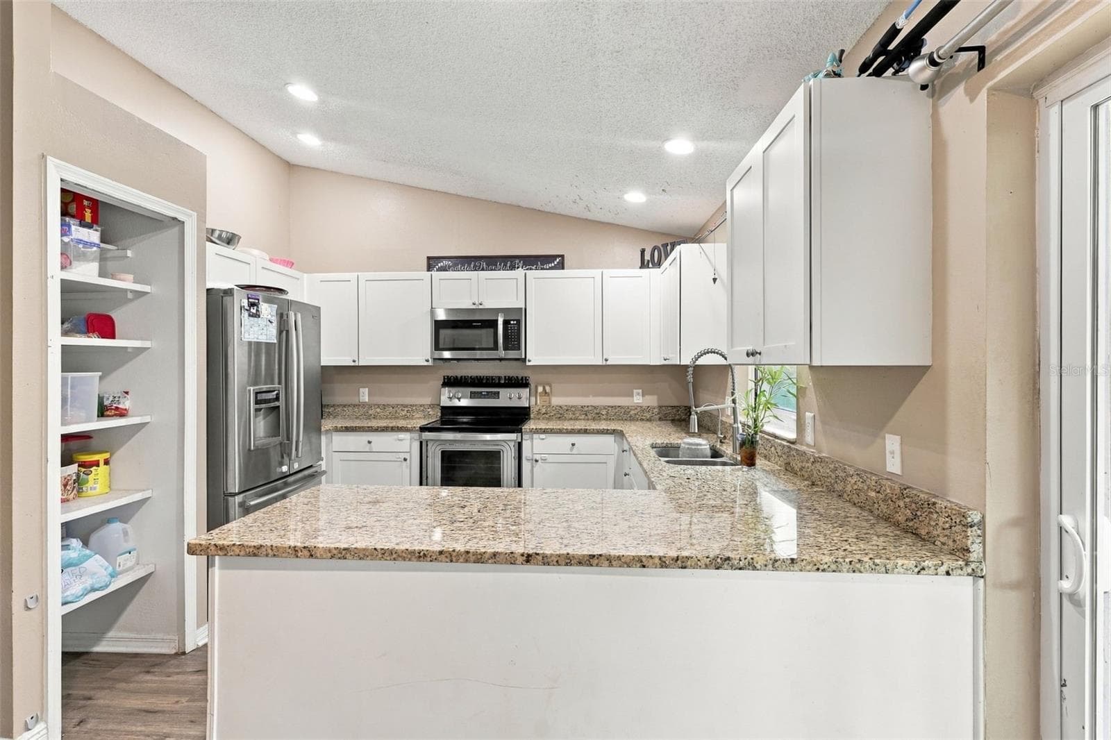 Stainless Steel appliances, stone countertops. - 2992 INCA CT, DELTONA