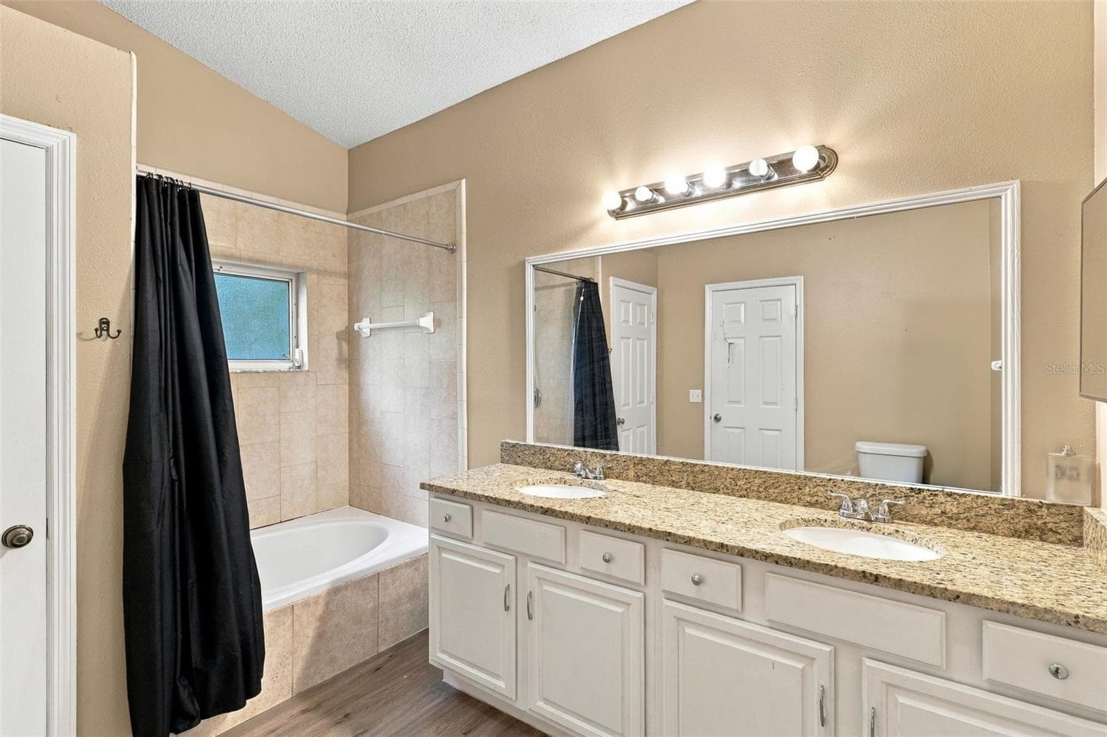 Primary bathroom, double vanity, large soaking tub and shower. - 2992 INCA CT, DELTONA