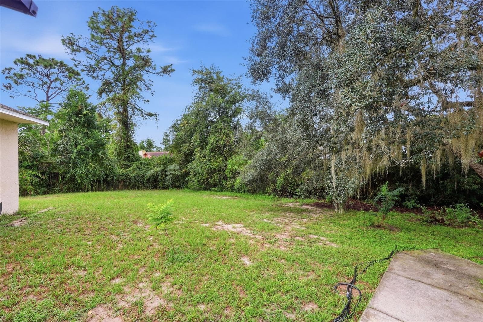 Large backyard and side yard. - 2992 INCA CT, DELTONA