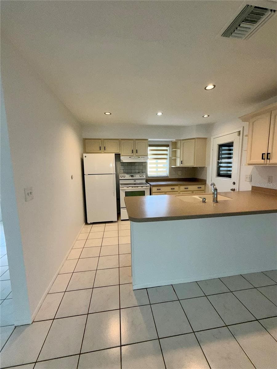 Single Family Residence at ORLANDO, photo 13 of 18