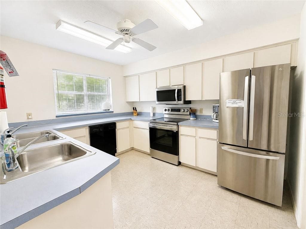 Clubhouse Kitchen - 11025 W Harbor Watch LOOP, CRYSTALRIVER FL 34428, Crystal River