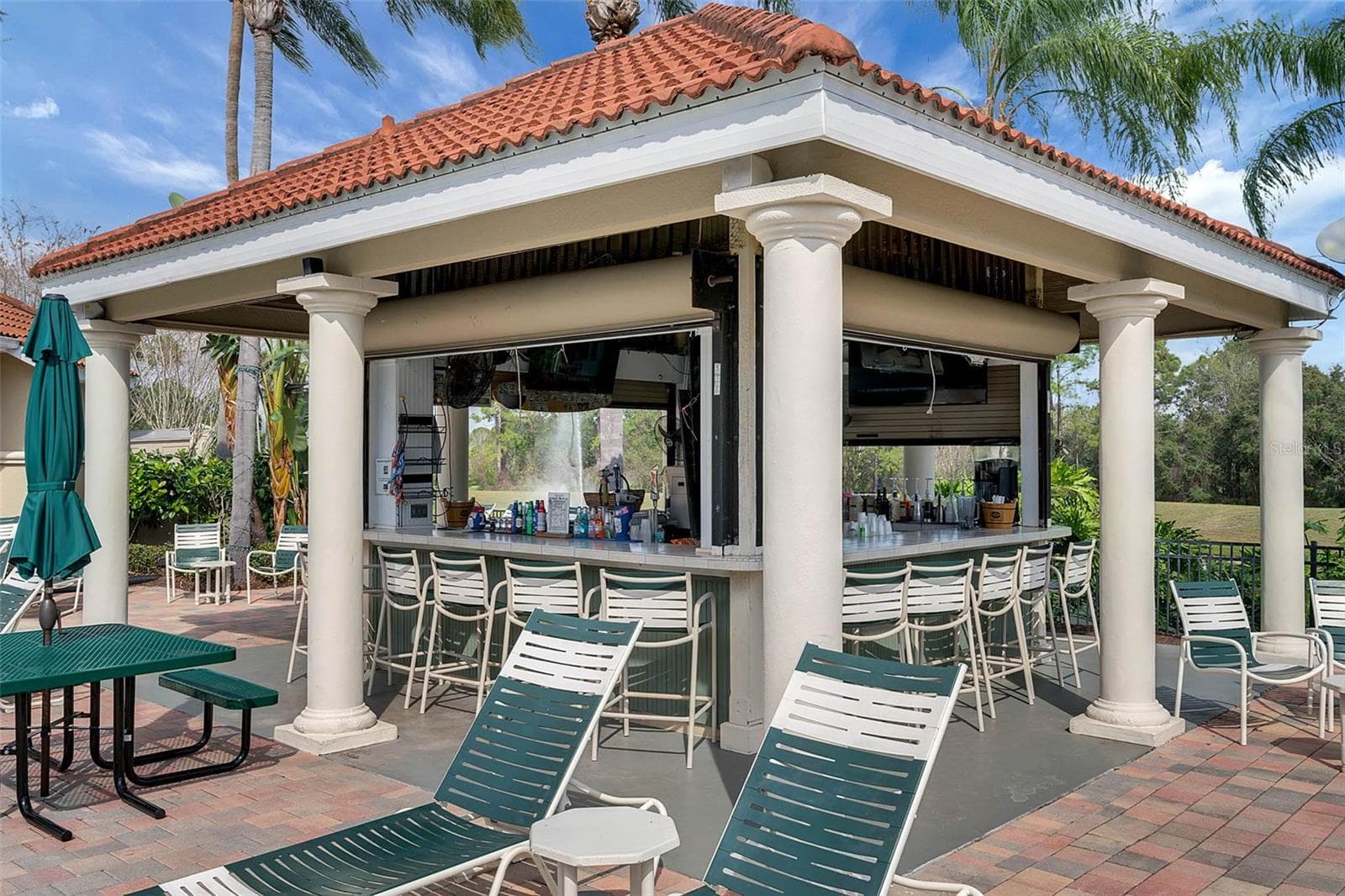 Pool Bar - 8452 CRYSTAL COVE LOOP, KISSIMMEE