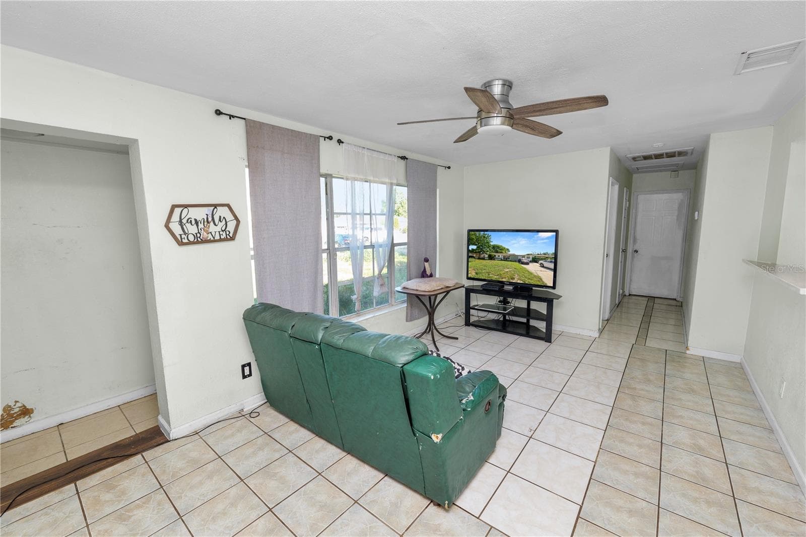 Single Family Residence at 1822 MOOSE DR, LAKELAND, photo 2 of 17