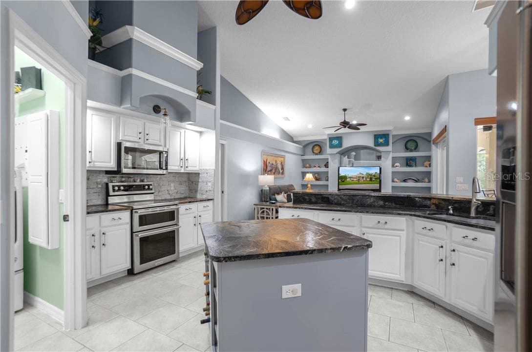 Single Family Residence at 5 Zinnias CT, HOMOSASSA FL 34446, photo 7 of 46