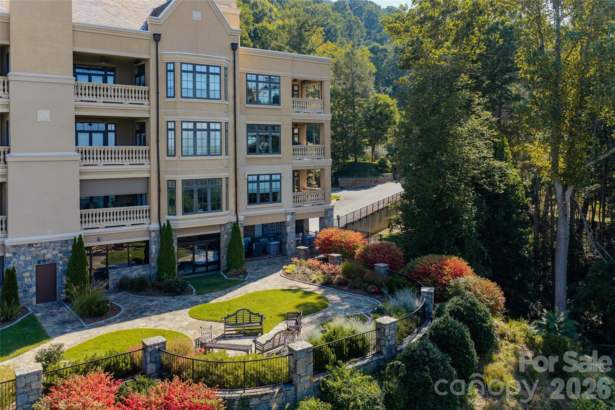 Common area enjoyed by the residents. - 288 Macon Avenue, Asheville
