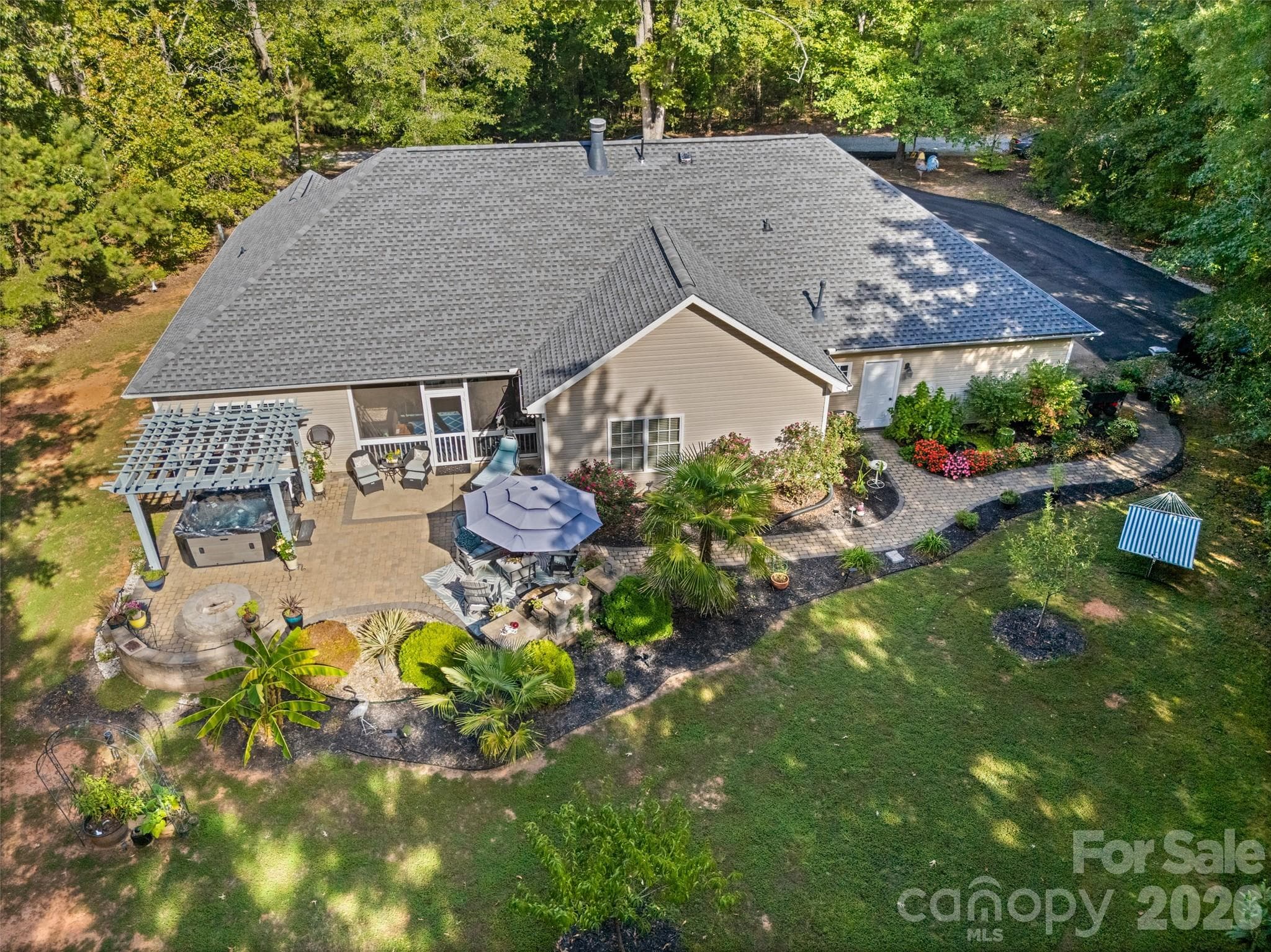 Single Family Residence at 1566 Dirt Road, Lancaster, photo 3 of 21