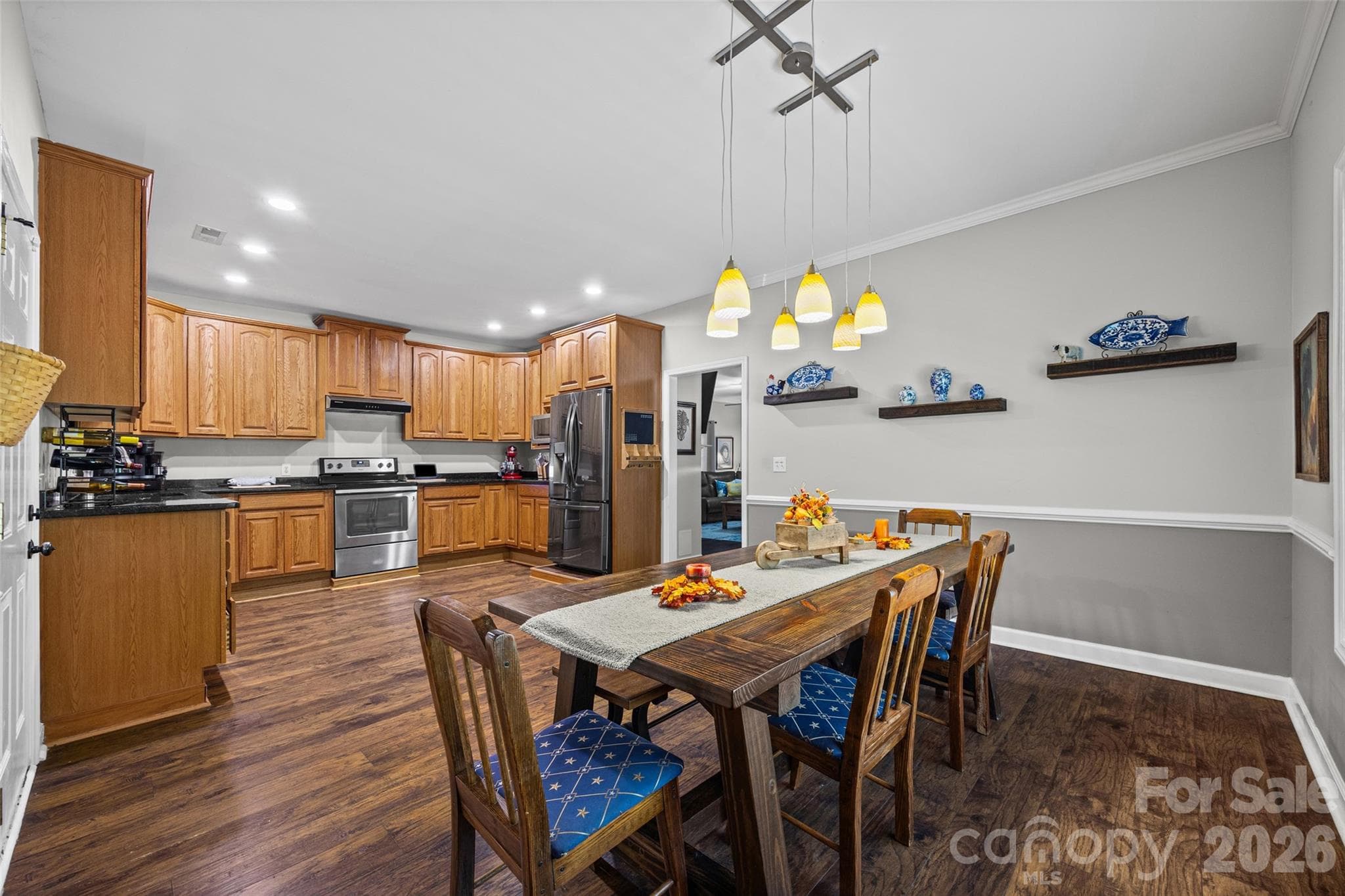 Single Family Residence at 1566 Dirt Road, Lancaster, photo 7 of 21