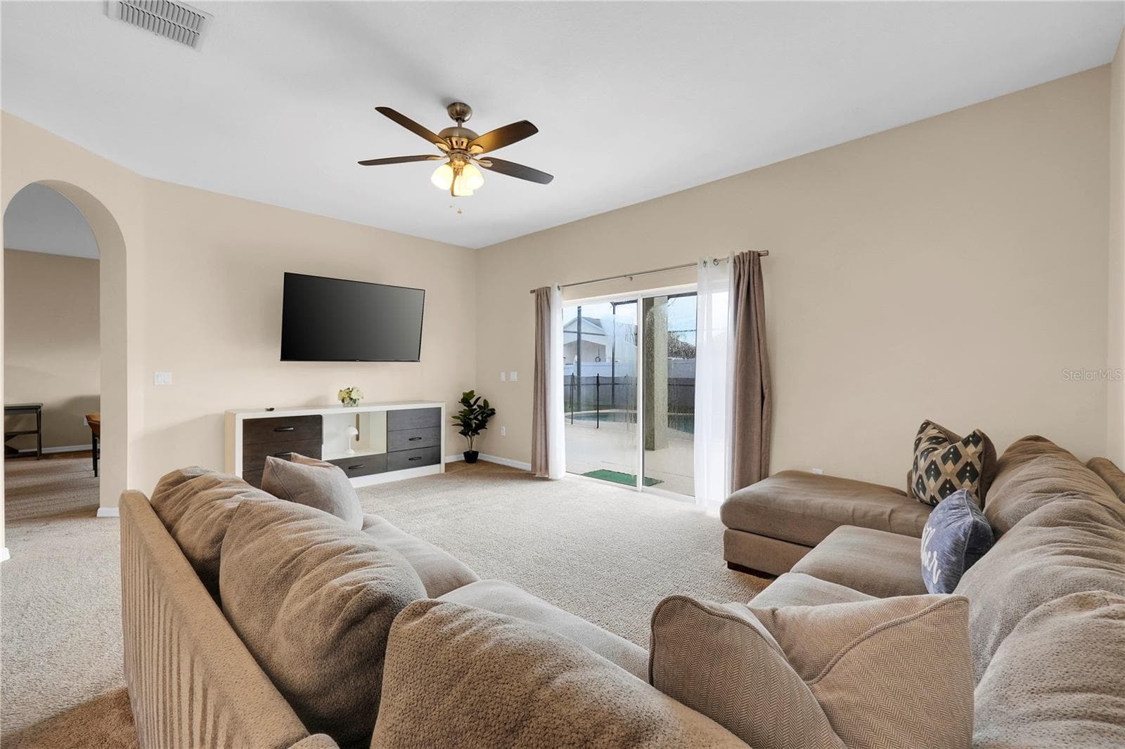 Single Family Residence at 678 HENLEY CIR, DAVENPORT, photo 11 of 50