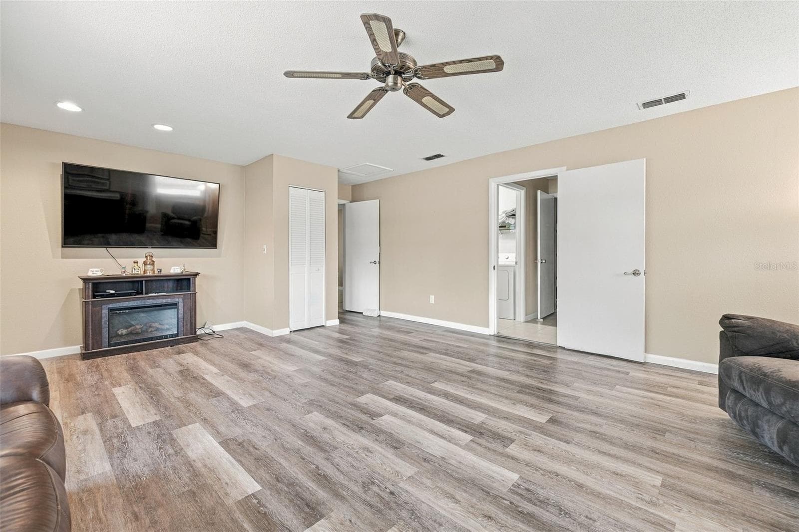 Single Family Residence at 107 N CORY DR, EDGEWATER, photo 27 of 34