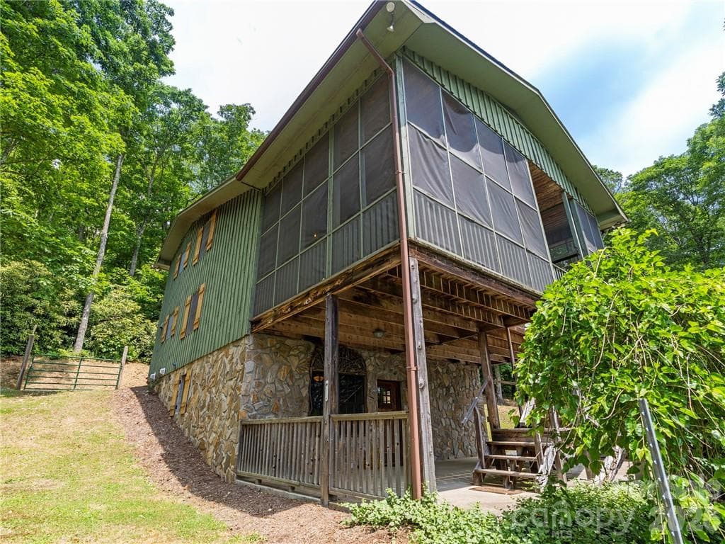 Single Family Residence at Sylva, photo 10 of 74