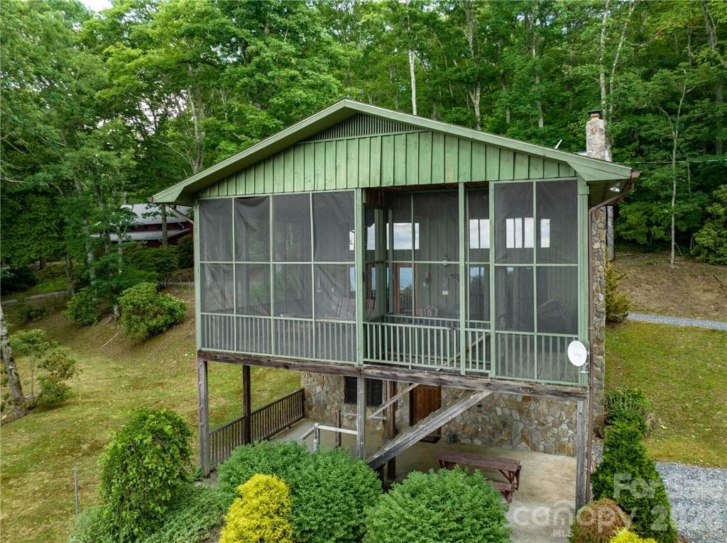 Single Family Residence at Sylva, photo 12 of 74
