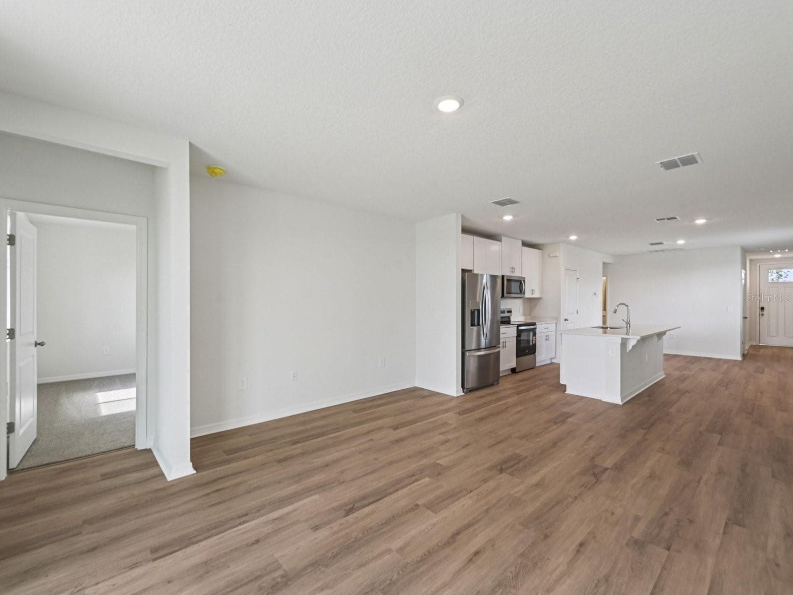 Single Family Residence at 17453 GREEN GROOVE DR, BROOKSVILLE, photo 2 of 16
