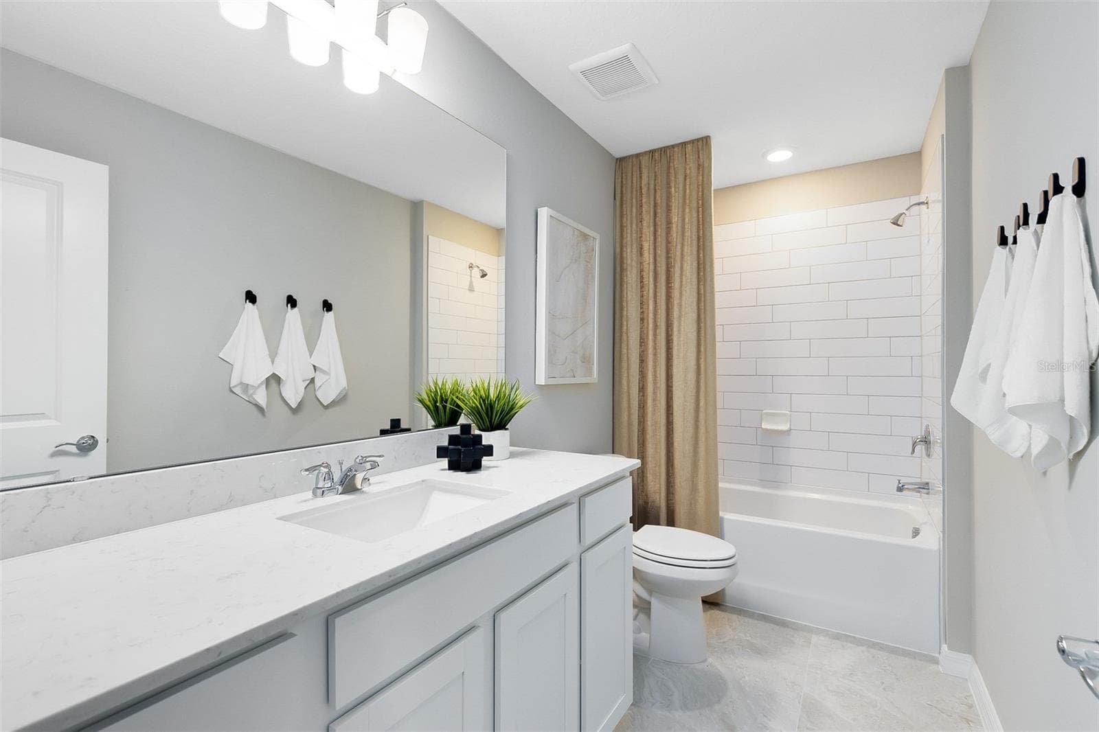 Model Home Design Only. Pictures and furnishings are for illustrative purposes only. Elevations, colors and options may vary. Furniture is for model home staging only. - 15559 PEACEFUL PINES ALLEY, CLERMONT