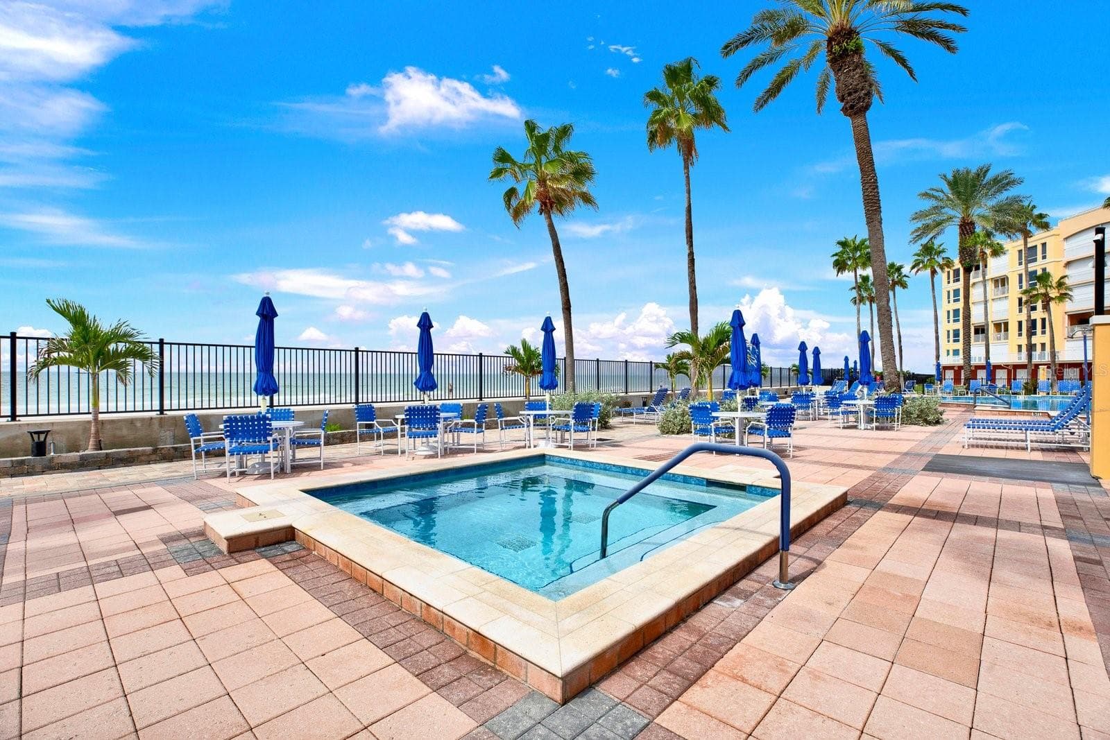 Hot Tub - 16450 GULF BLVD #763, NORTH REDINGTON BEACH