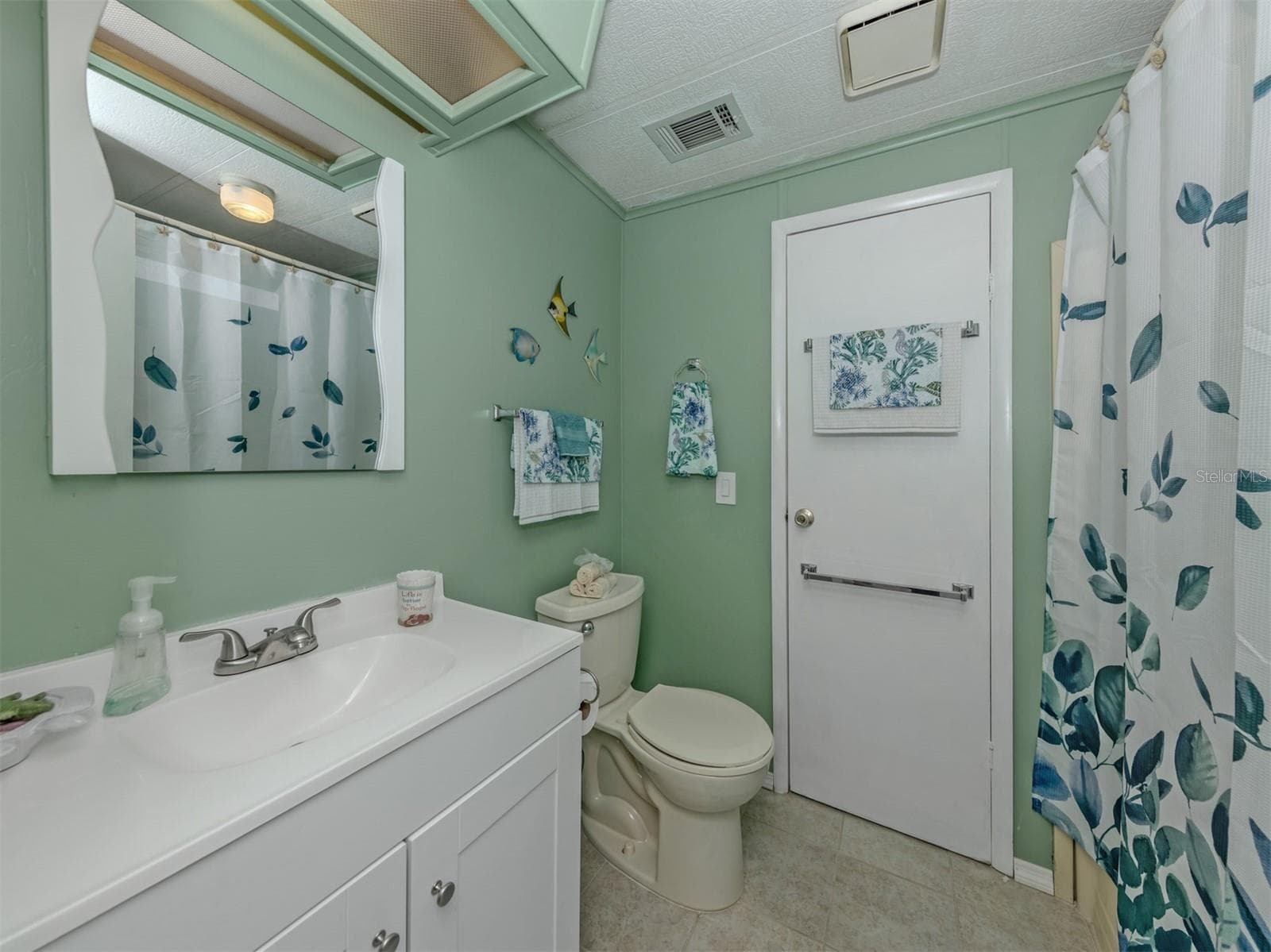 Manufactured Home at 196 PALM HARBOR DR, NORTH PORT, photo 25 of 64