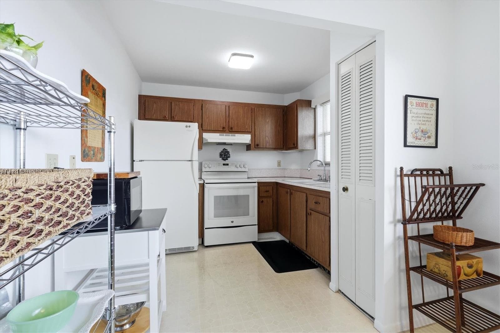 Condominium at 4440 IRONWOOD CIR #409D, BRADENTON, photo 13 of 51