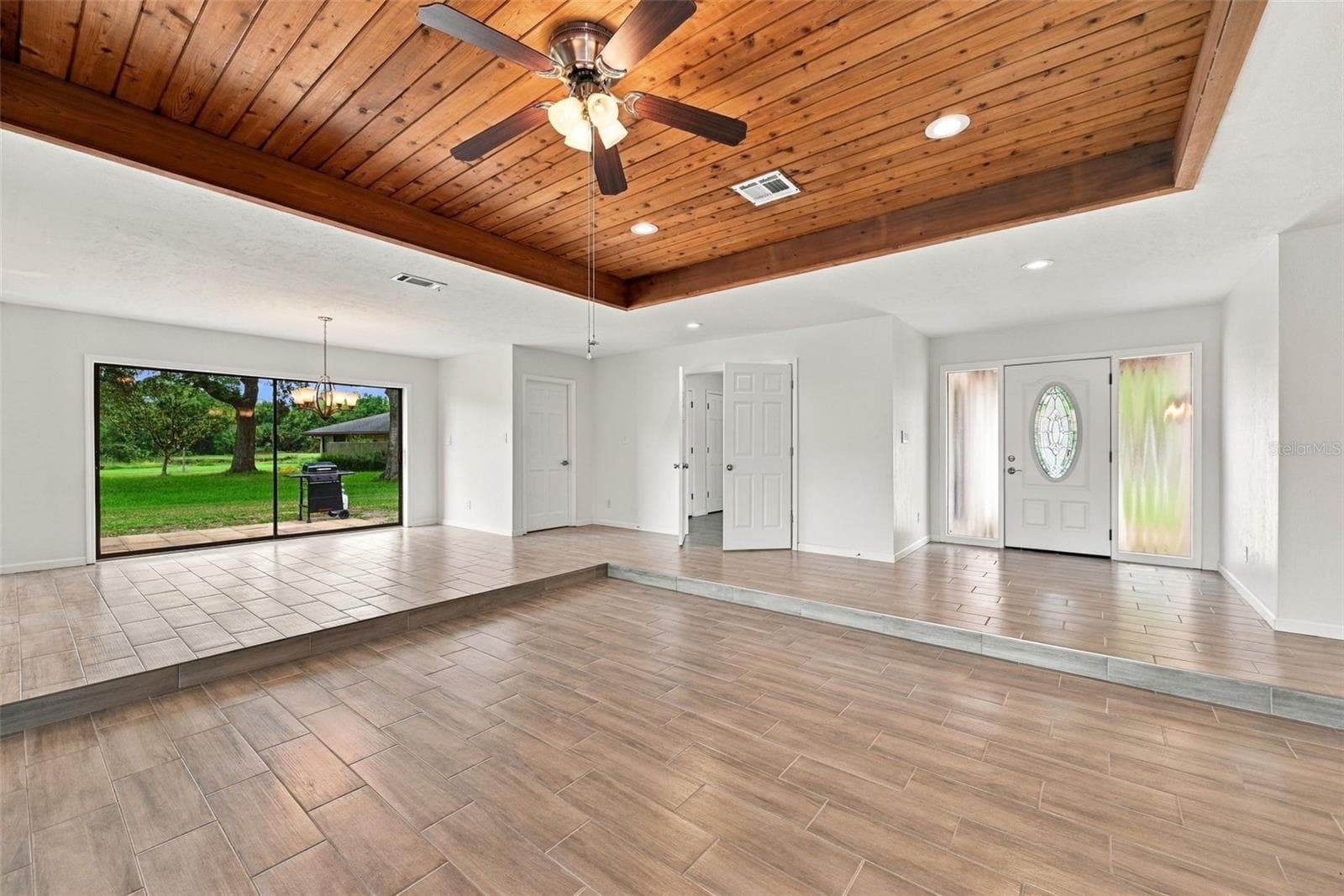 View of entry from living room. - 15 ABBEY CT, HAINES CITY