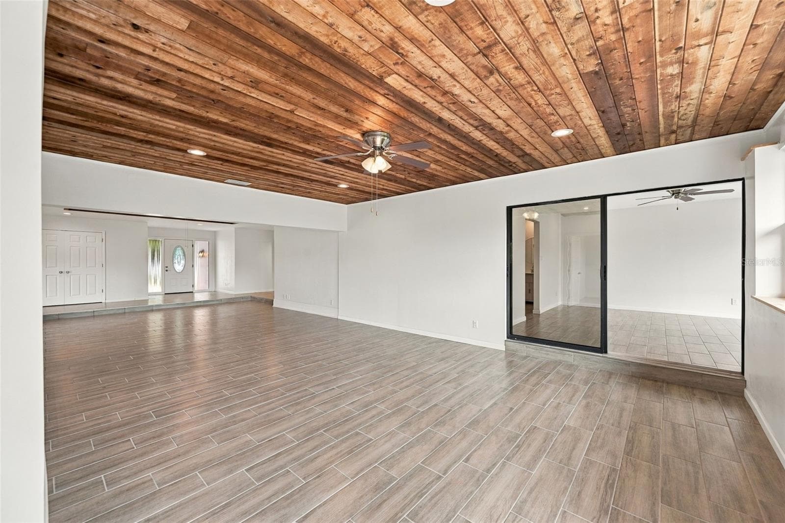 Beautiful wood Coffered Ceiling - 15 ABBEY CT, HAINES CITY