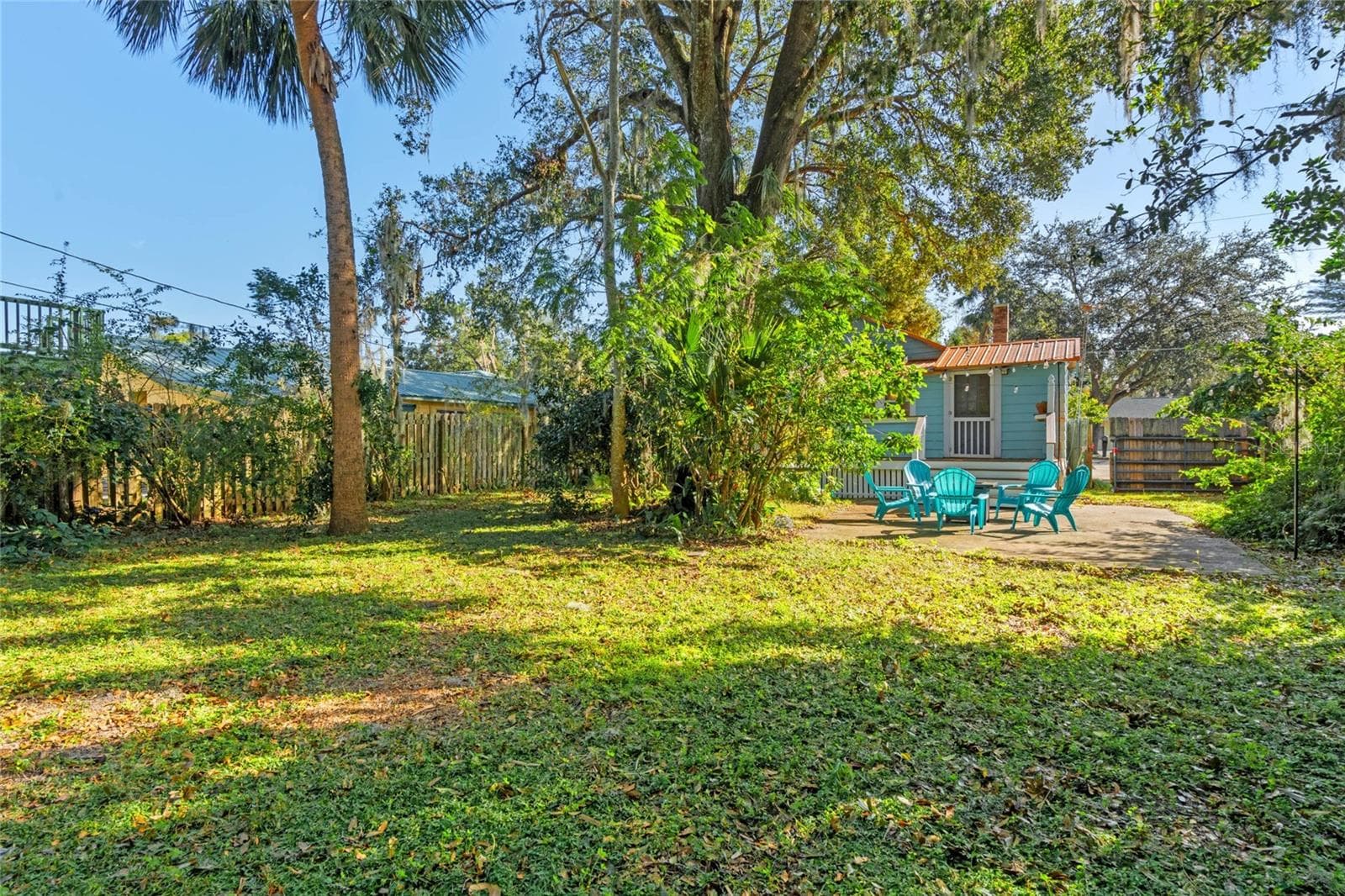 Spacious Backyard - 305 S HIGHLAND ST, MOUNT DORA