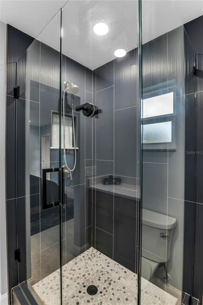 frameless shower - 3400 NEPTUNE DR, ORLANDO
