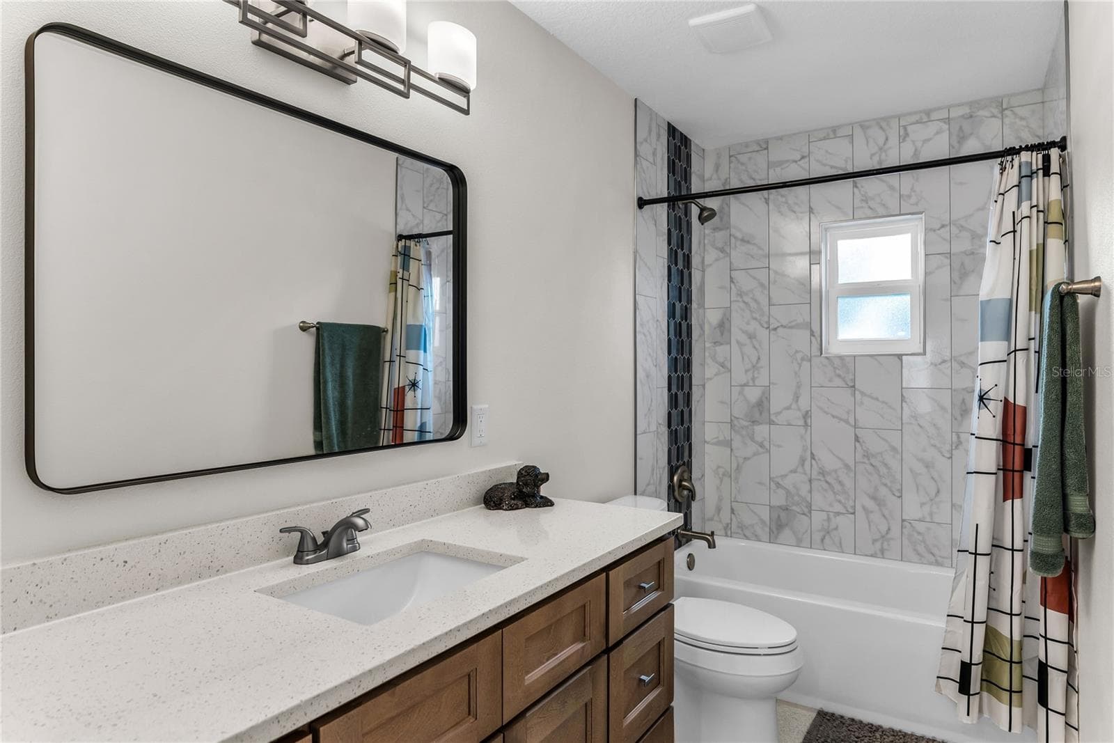 Renovated hall bath - 3400 NEPTUNE DR, ORLANDO
