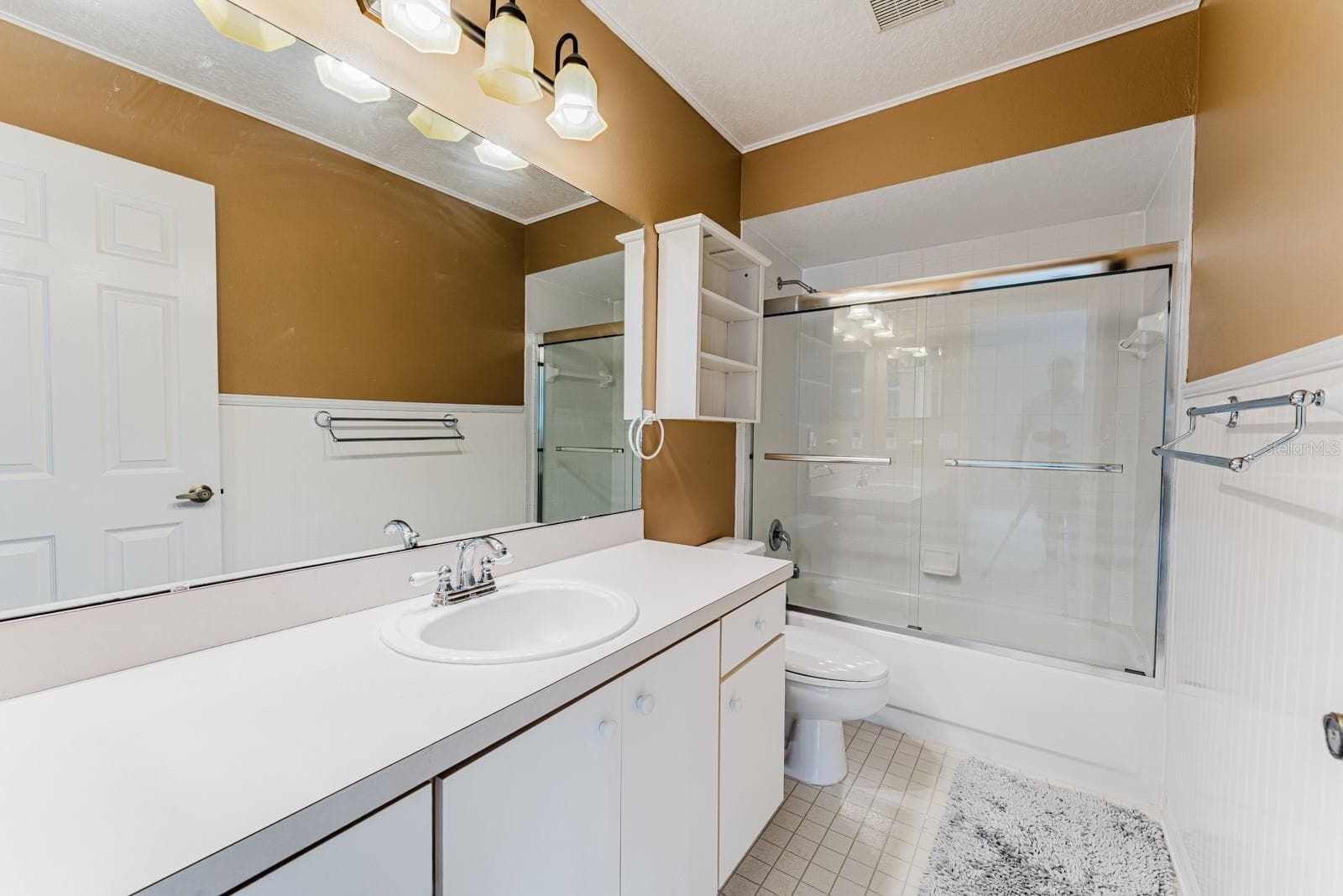 Hall Bathroom - 349 BENTLEY ST, OVIEDO