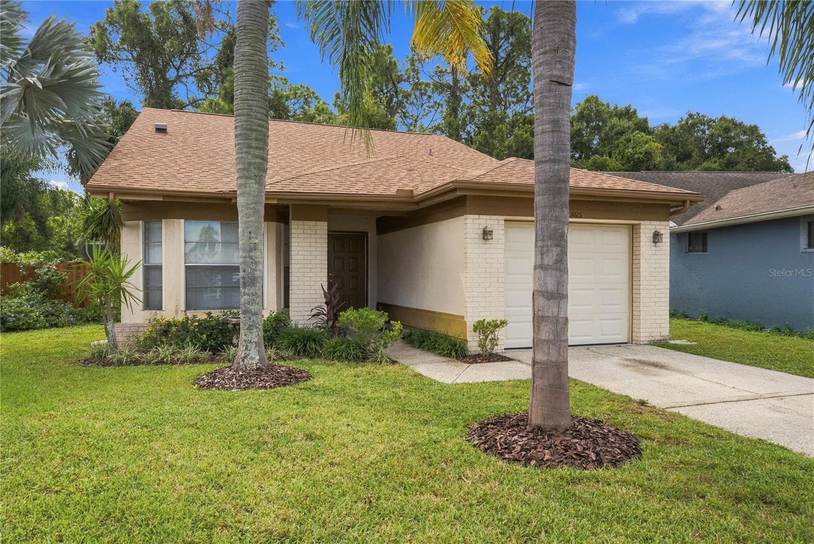 *NEW ROOF and Charming curb appeal with mature palms, lush landscaping, and a welcoming front entry. - 8601 TWIN FARMS PL, TAMPA