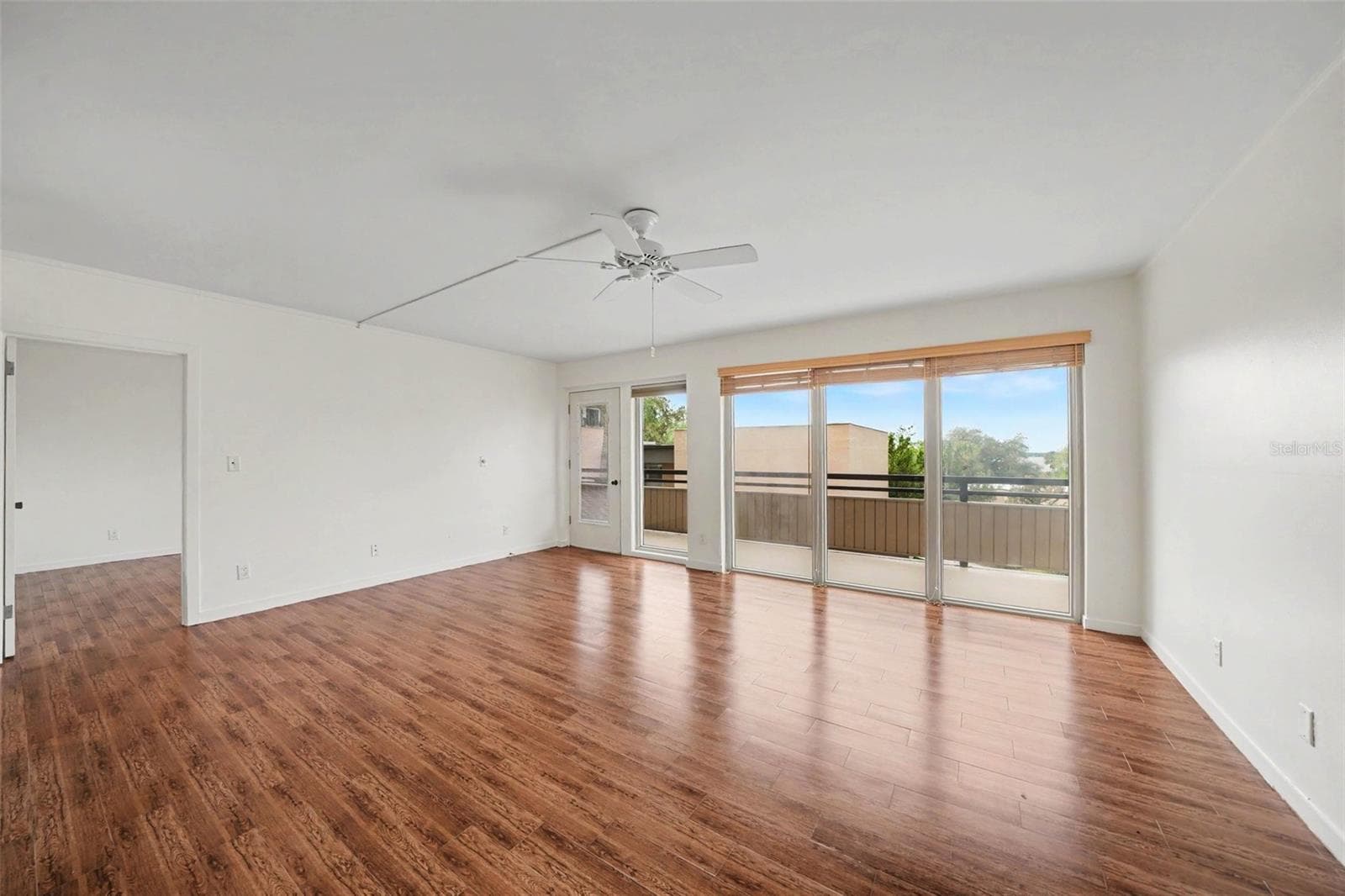Condominium at 601 W OLD US HIGHWAY 441 #8B, MOUNT DORA, photo 4 of 19
